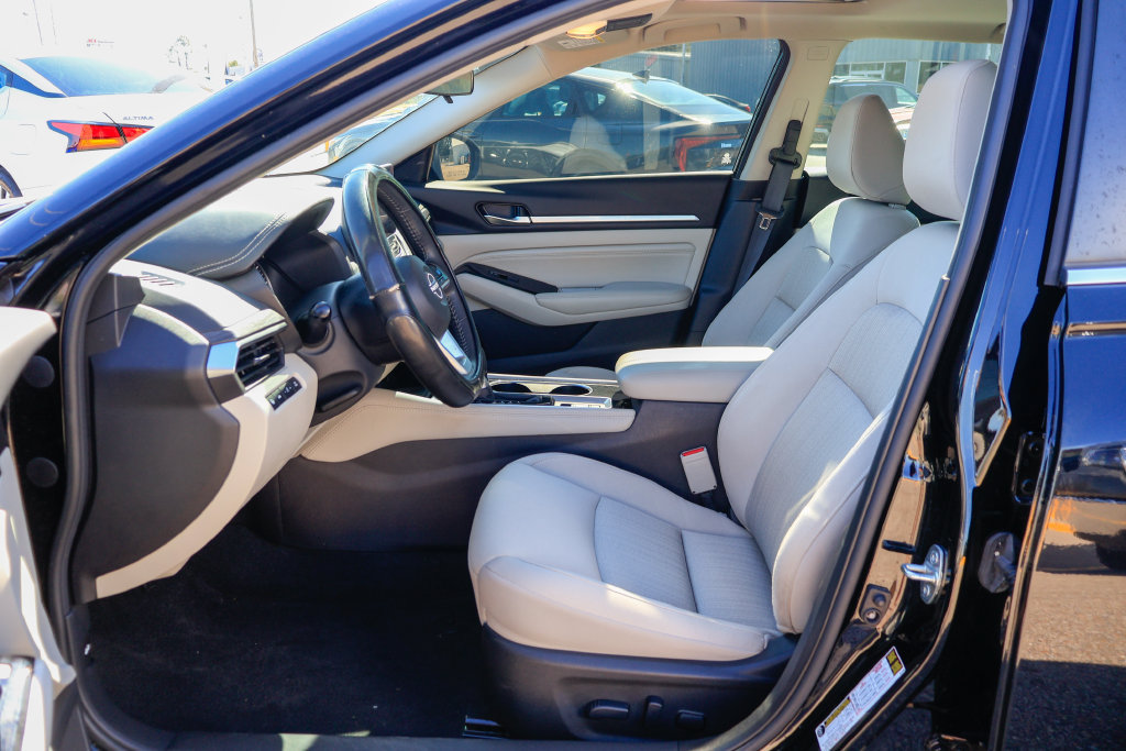 Used 2023 Nissan Altima 2.5 SV w/ SV Premium Package FWD image 7