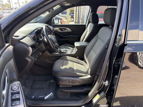 Used 2022 Chevrolet Traverse LT FWD image 17