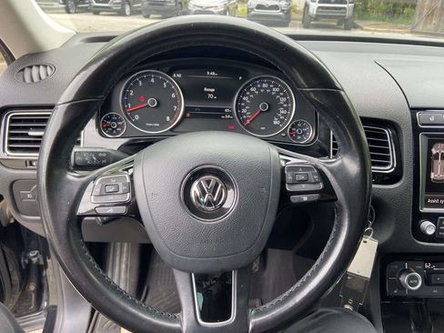 Used 2017 Volkswagen Touareg Sport AWD/4WD image 35