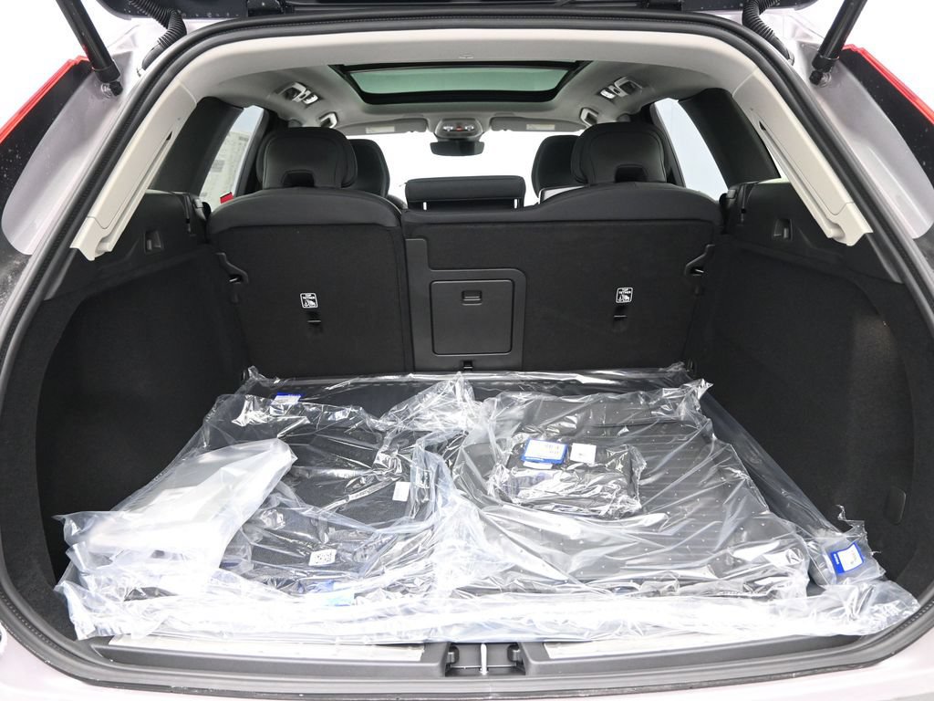 New 2026 Volvo XC60 B5 Plus w/ Protection Package Premier AWD/4WD image 26
