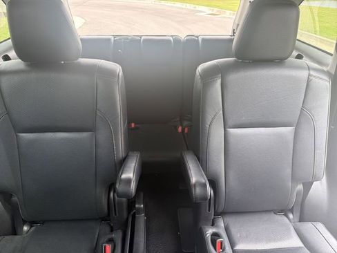 Used 2019 Toyota Highlander Limited FWD image 14