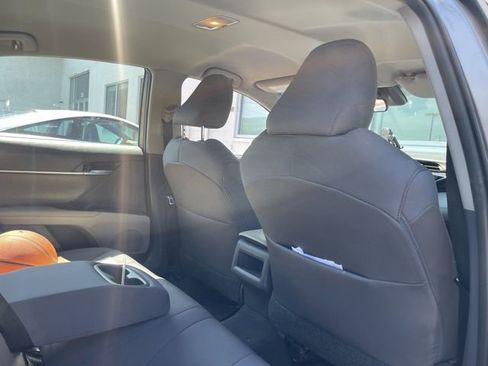 Used 2018 Toyota Camry LE image 11