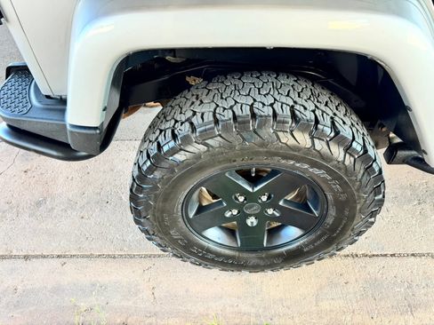 Used 2012 Jeep Wrangler Unlimited Rubicon AWD/4WD image 26
