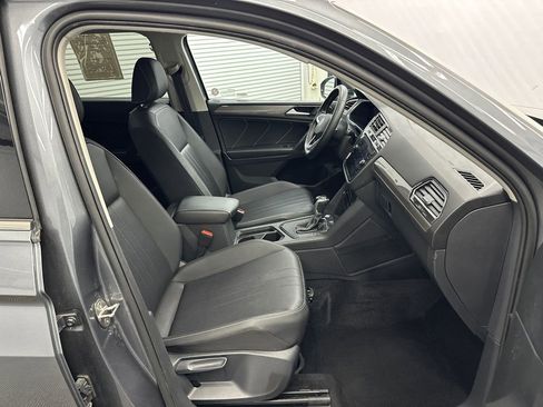 Used 2024 Volkswagen Tiguan SE image 14