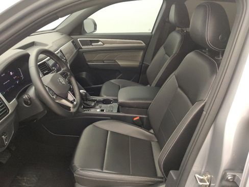 Used 2022 Volkswagen Atlas Cross Sport SE w/ Panoramic Sunroof Package image 17