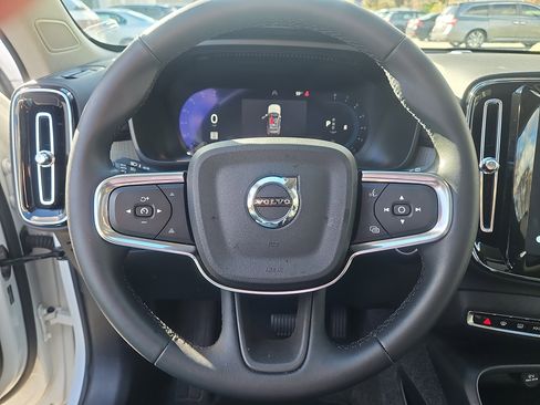 Used 2025 Volvo XC40 B5 Plus w/ Protection Package Premier image 23