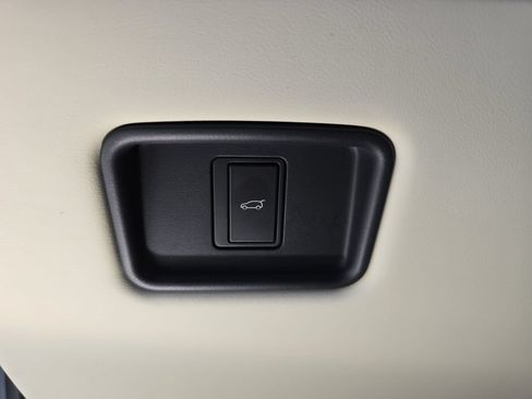 Certified 2025 Land Rover Range Rover SE AWD/4WD image 27