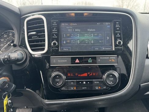 Used 2019 Mitsubishi Outlander ES image 16