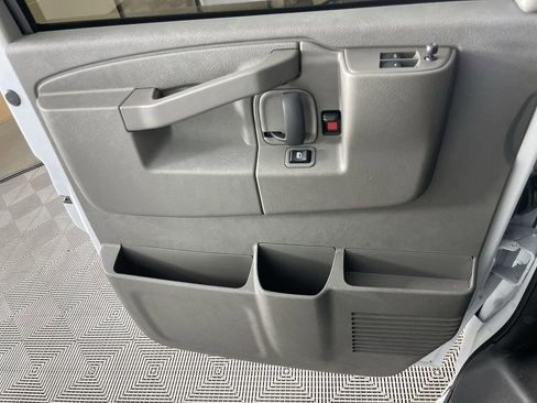 New 2025 GMC Savana 2500 w/ Driver Convenience Package RWD image 21