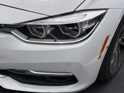 Used 2018 BMW 330i xDrive Sedan w/ Executive Package AWD/4WD image 11