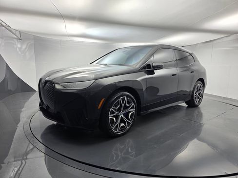 Used 2024 BMW iX xDrive50 w/ Sport Package AWD/4WD image 8
