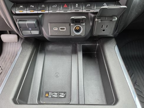 Used 2021 Chevrolet Silverado 1500 LTZ w/ LTZ Premium Package AWD/4WD image 14