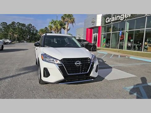 Used 2025 Nissan Kicks Play S image 19