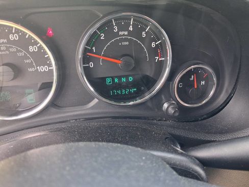Used 2015 Jeep Wrangler Sport w/ Connectivity Group AWD/4WD image 12
