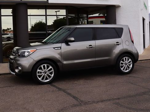 Used 2018 Kia Soul + FWD image 5