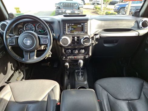Used 2014 Jeep Wrangler Unlimited Rubicon w/ Connectivity Group image 9