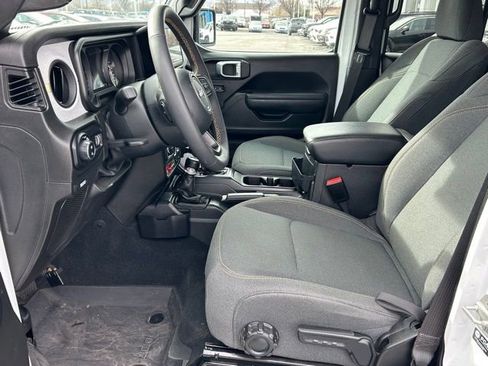 Used 2024 Jeep Gladiator Sport image 18