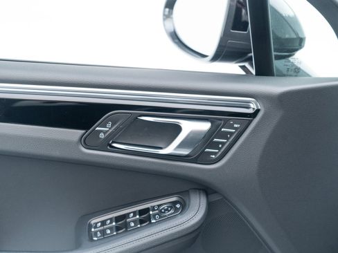 Certified 2026 Porsche Macan AWD/4WD image 21