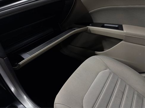 Used 2020 Ford Fusion SE FWD image 23