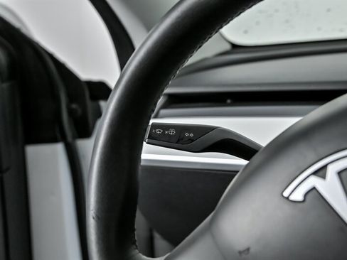 Used 2020 Tesla Model Y Long Range image 24