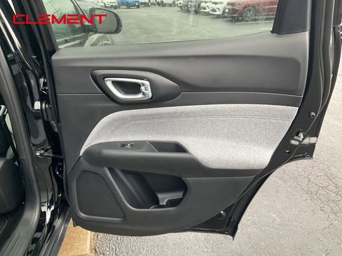 New 2026 Jeep Compass Latitude image 18