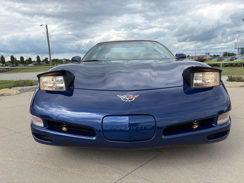 Used 2004 Chevrolet Corvette Convertible w/ Preferred Equipment Group RWD image 36