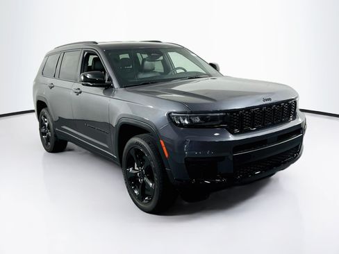 Used 2023 Jeep Grand Cherokee L Laredo AWD/4WD image 3
