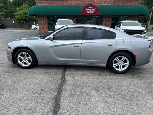 Used 2015 Dodge Charger SE w/ Popular Equipment Group RWD image 2