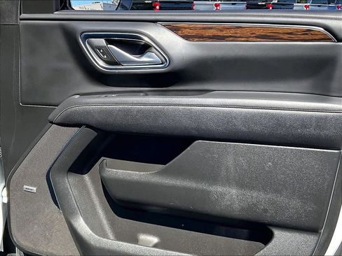 Used 2024 Chevrolet Tahoe Premier AWD/4WD image 12