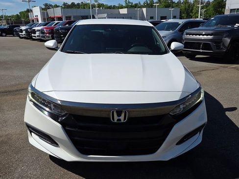 Used 2018 Honda Accord Sport image 2