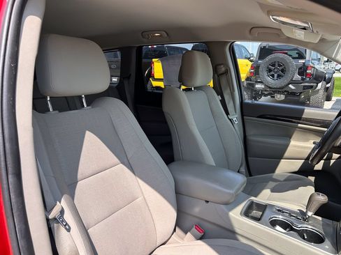 Used 2011 Jeep Grand Cherokee Laredo w/ Security & Convenience Group AWD/4WD image 20