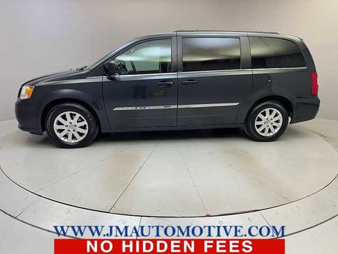 Used 2014 Chrysler Town & Country Touring image 2