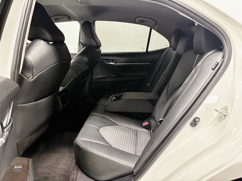 Used 2023 Toyota Camry SE image 5