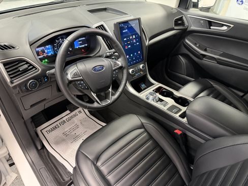 Used 2024 Ford Edge SEL w/ Convenience Package AWD/4WD image 4