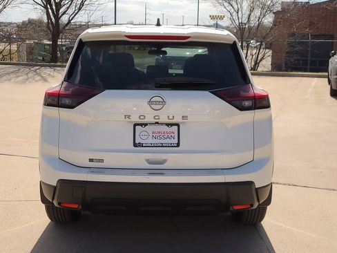 New 2026 Nissan Rogue SV FWD image 3