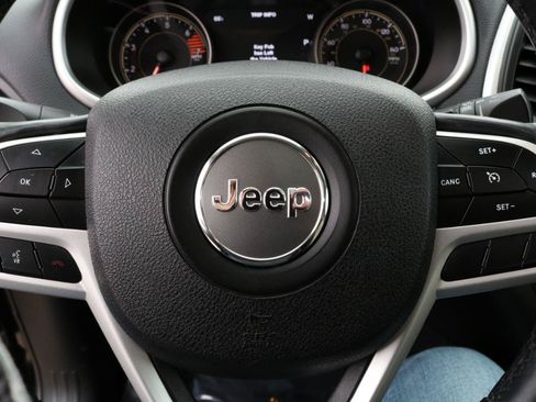 Used 2017 Jeep Cherokee Limited AWD/4WD image 37