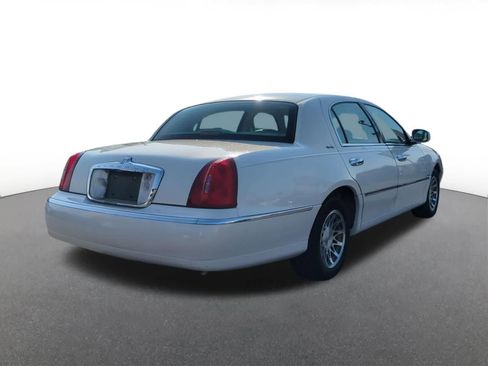 Used 2000 Lincoln Town Car Signature RWD image 6