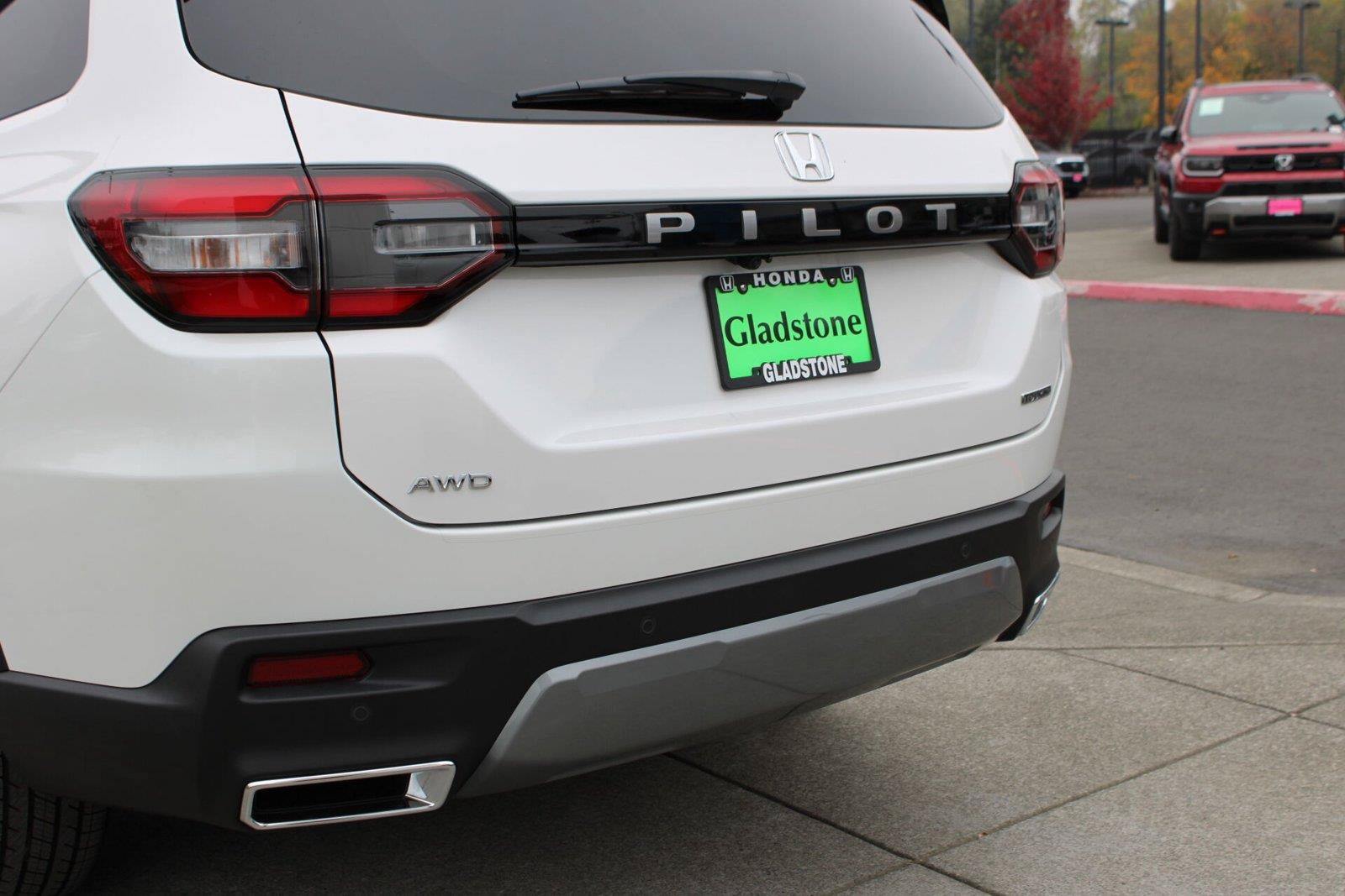 New 2026 Honda Pilot Touring image 13