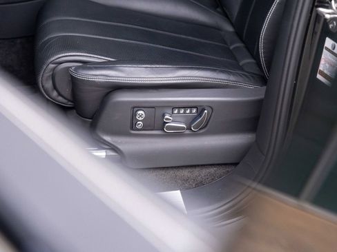 Used 2024 Bentley Bentayga AWD/4WD image 21
