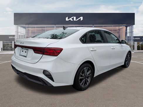 Certified 2023 Kia Forte LXS FWD image 4