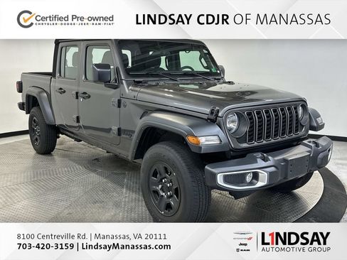 Used 2024 Jeep Gladiator Sport image 1