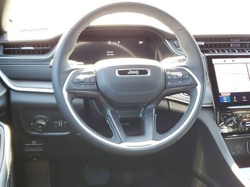 New 2025 Jeep Grand Cherokee Limited image 8