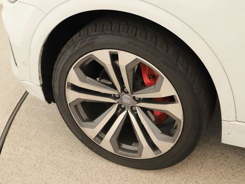 Used 2019 Audi Q8 Premium Plus w/ Premium Plus AWD/4WD image 36
