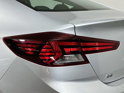 Used 2020 Hyundai Elantra SE w/ Cargo Package (C1) FWD image 24
