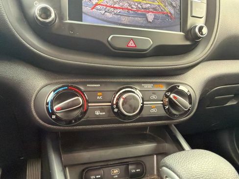 Used 2023 Kia Soul LX w/ LX Technology Package FWD image 13