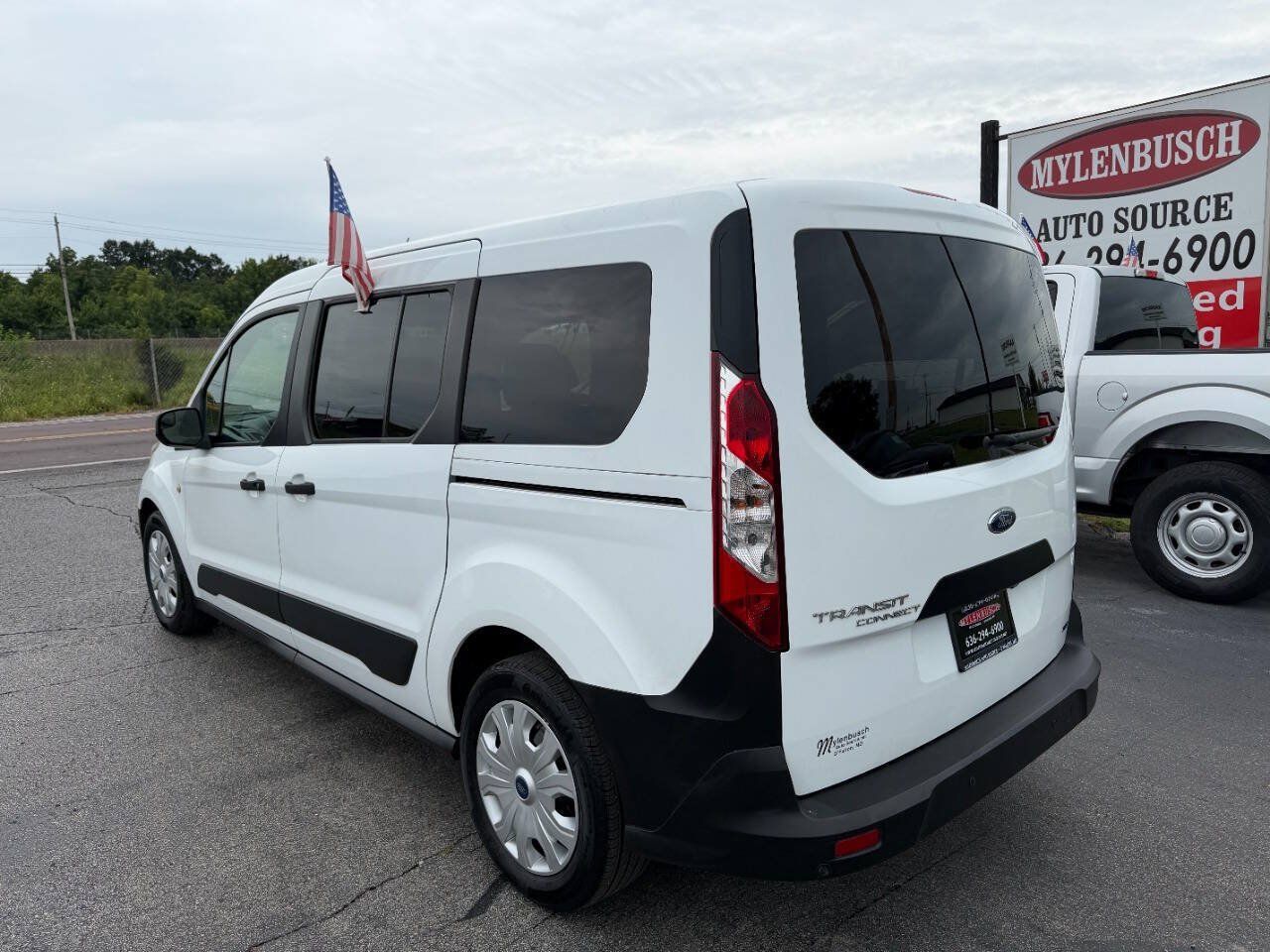 Used 2020 Ford Transit Connect XL FWD image 9