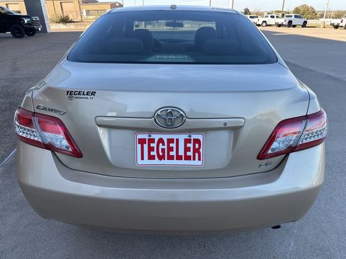 Used 2011 Toyota Camry LE image 5