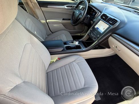 Used 2020 Ford Fusion SE image 12