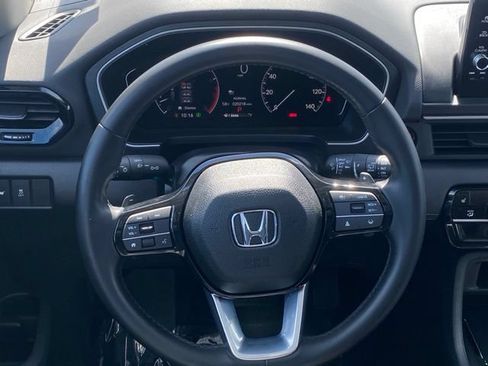 Used 2025 Honda Pilot Touring image 13