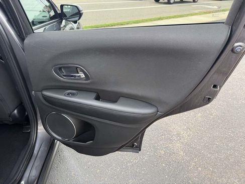 Used 2018 Honda HR-V EX image 17